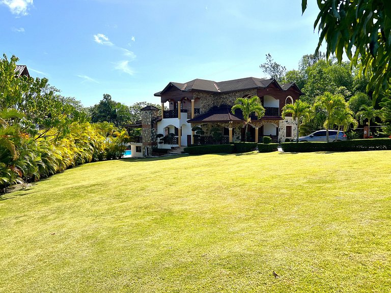 Villa Amila - Villa en Jarabacoa para 18 personas