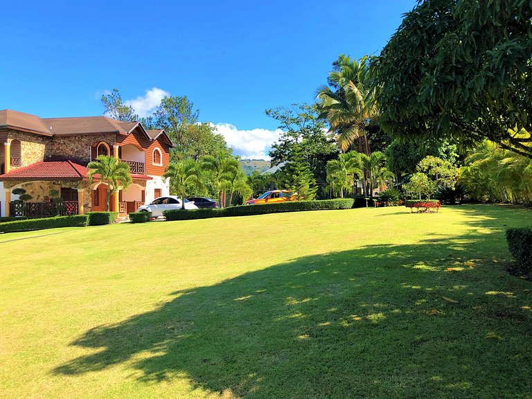 Villa Amila - Villa en Jarabacoa para 18 personas