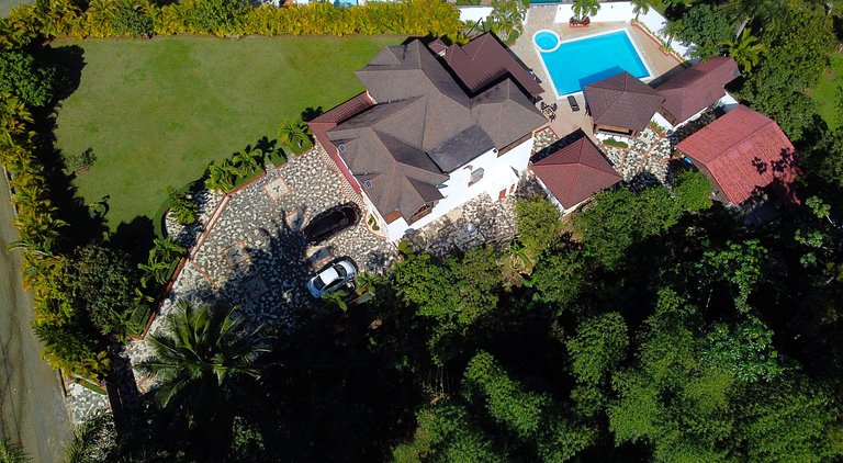 Villa Amila - Luxury Villa in Jarabacoa for 18 people