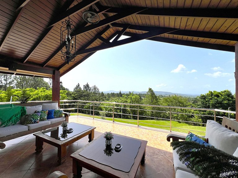 Villa Bartolo, Villa en Jarabacoa con vista a la montaña