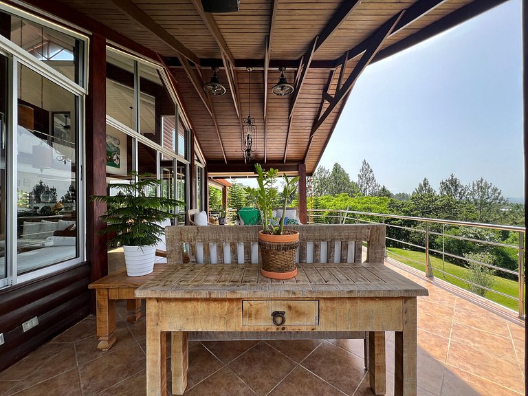 Villa Bartolo, Villa en Jarabacoa con vista a la montaña