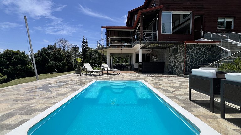 Villa Bartolo, Villa en Jarabacoa con vista a la montaña