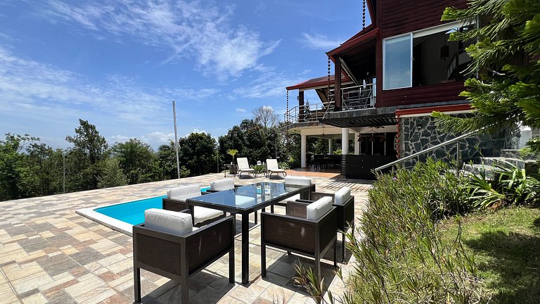 Villa Bartolo, Villa en Jarabacoa con vista a la montaña