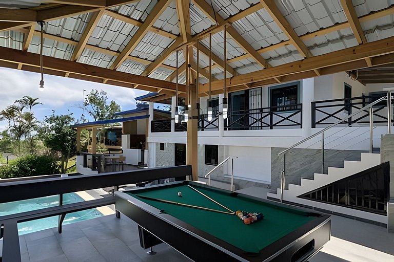 Villa for 10 Pax w/ Pool, BBQ, Firepit & Billiards