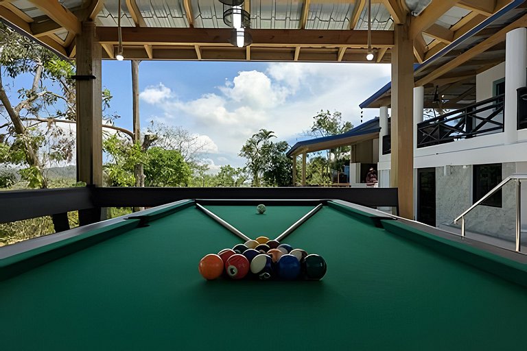 Villa for 10 Pax w/ Pool, BBQ, Firepit & Billiards