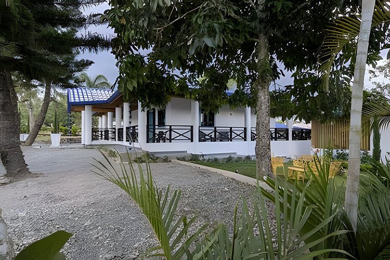 Villa for 10 Pax w/ Pool, BBQ, Firepit & Billiards