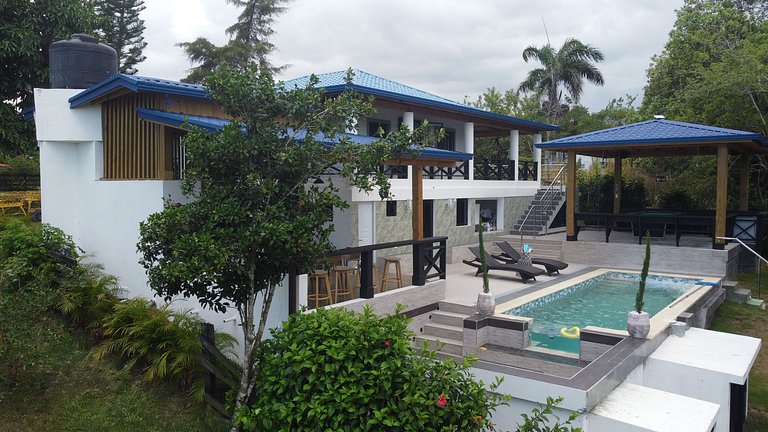 Villa for 10 Pax w/ Pool, BBQ, Firepit & Billiards