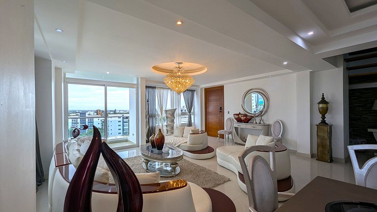 3-level penthouse with sport bar and terrace