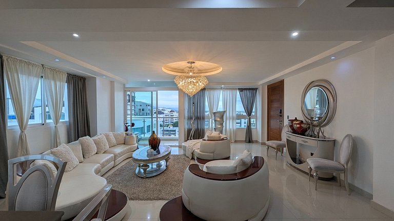 3-level penthouse with sport bar and terrace