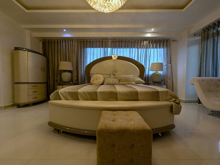 3-level penthouse with sport bar and terrace