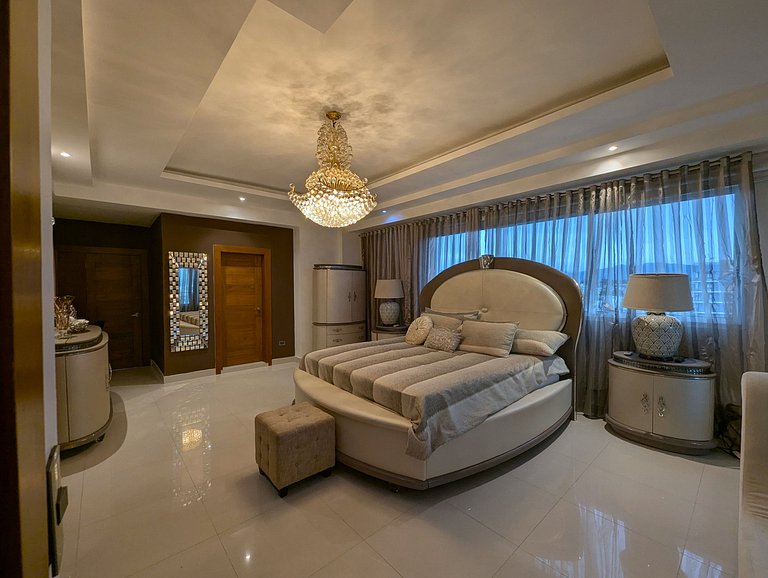 3-level penthouse with sport bar and terrace