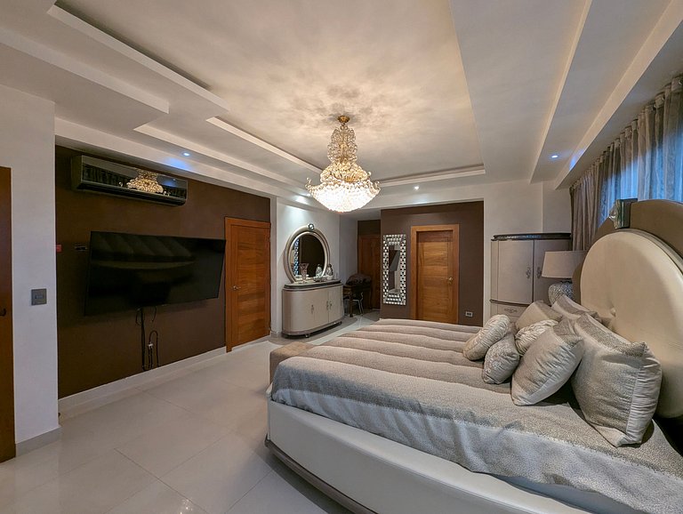 3-level penthouse with sport bar and terrace